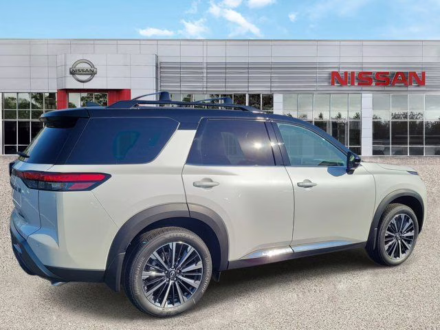 2026 Everest White Pearl/Black Nissan Pathfinder Platinum FWD SUV
