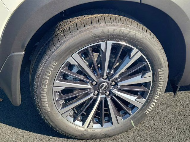 2026 Everest White Pearl/Black Nissan Pathfinder Platinum FWD SUV