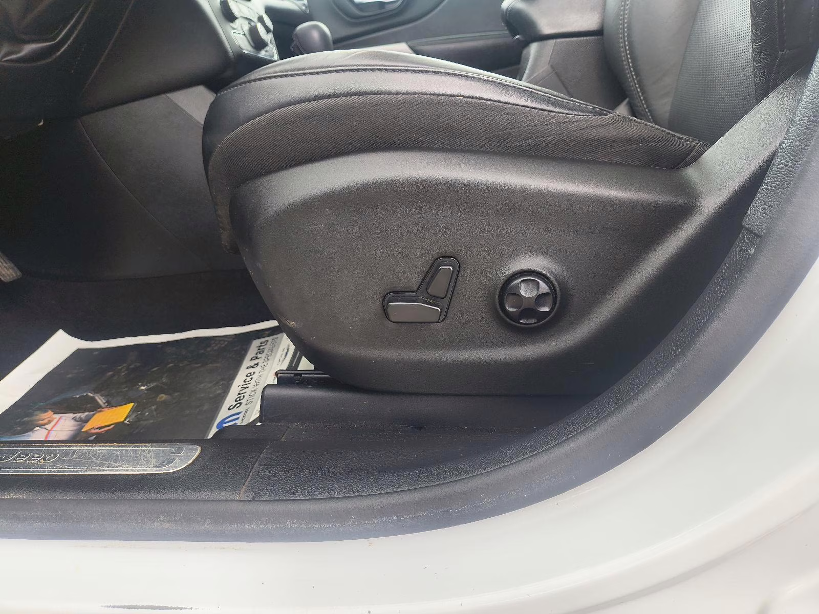 2021 Bright White Clearcoat Jeep Cherokee Limited 4X4 SUV