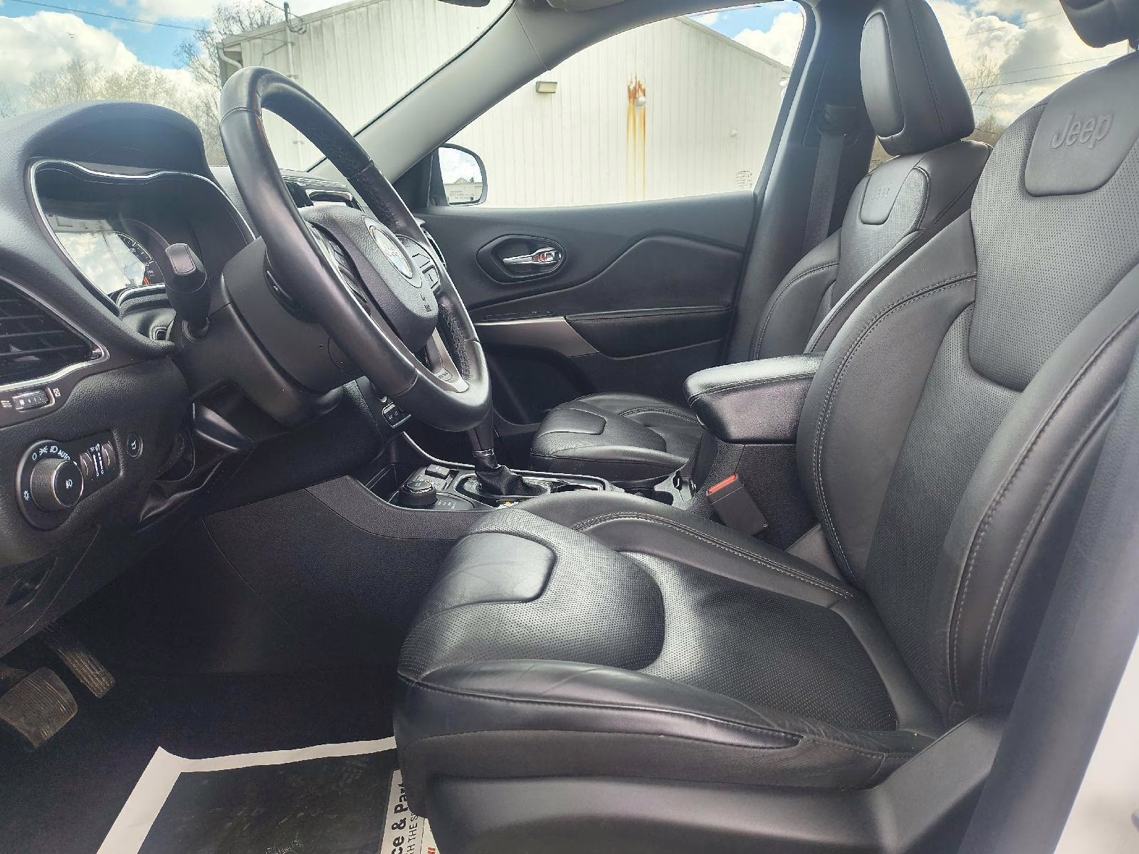2021 Bright White Clearcoat Jeep Cherokee Limited 4X4 SUV