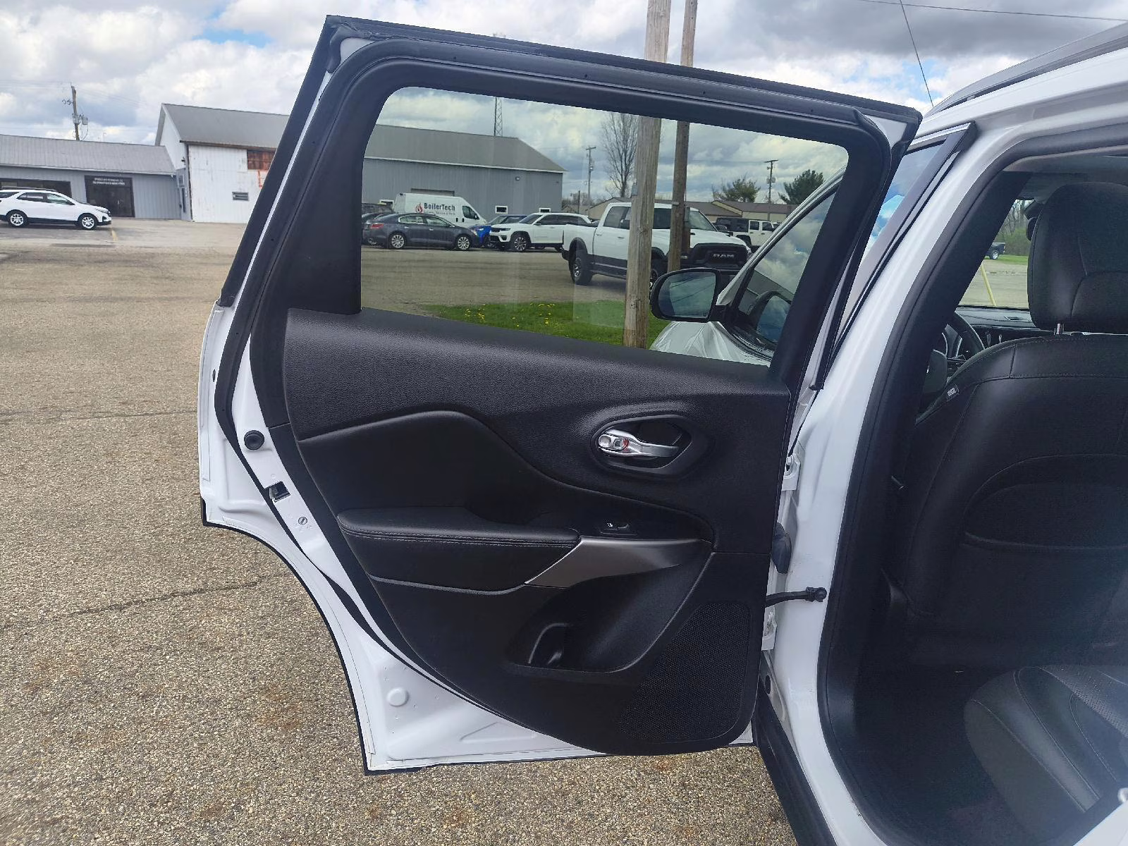 2021 Bright White Clearcoat Jeep Cherokee Limited 4X4 SUV