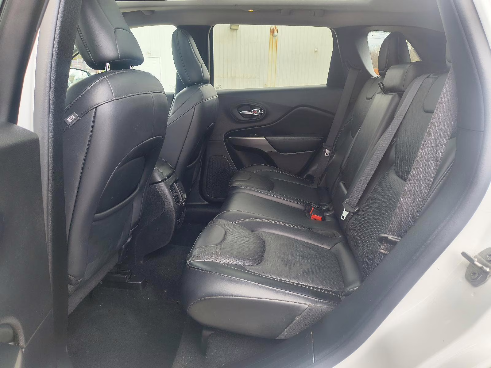 2021 Bright White Clearcoat Jeep Cherokee Limited 4X4 SUV