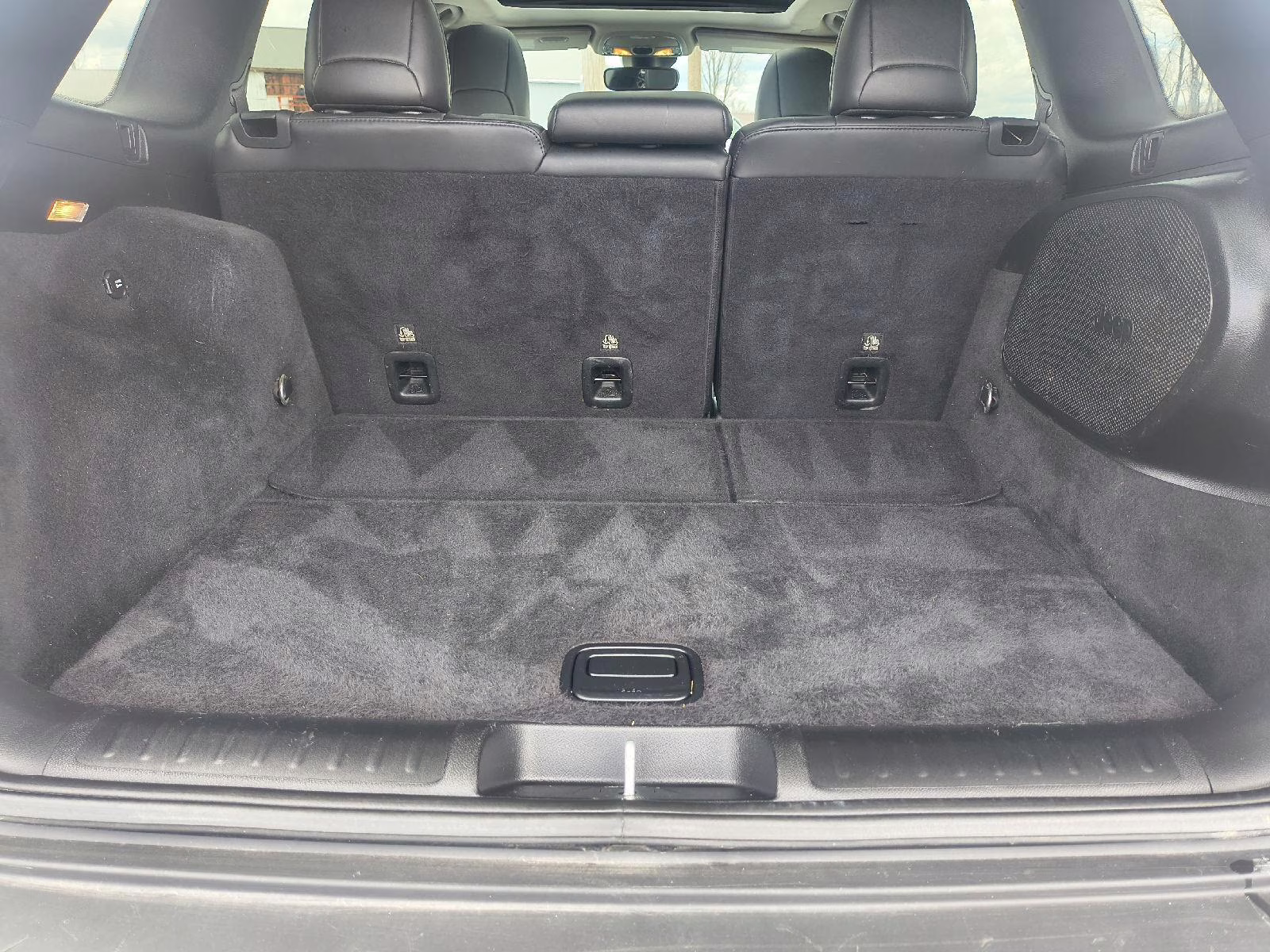 2021 Bright White Clearcoat Jeep Cherokee Limited 4X4 SUV