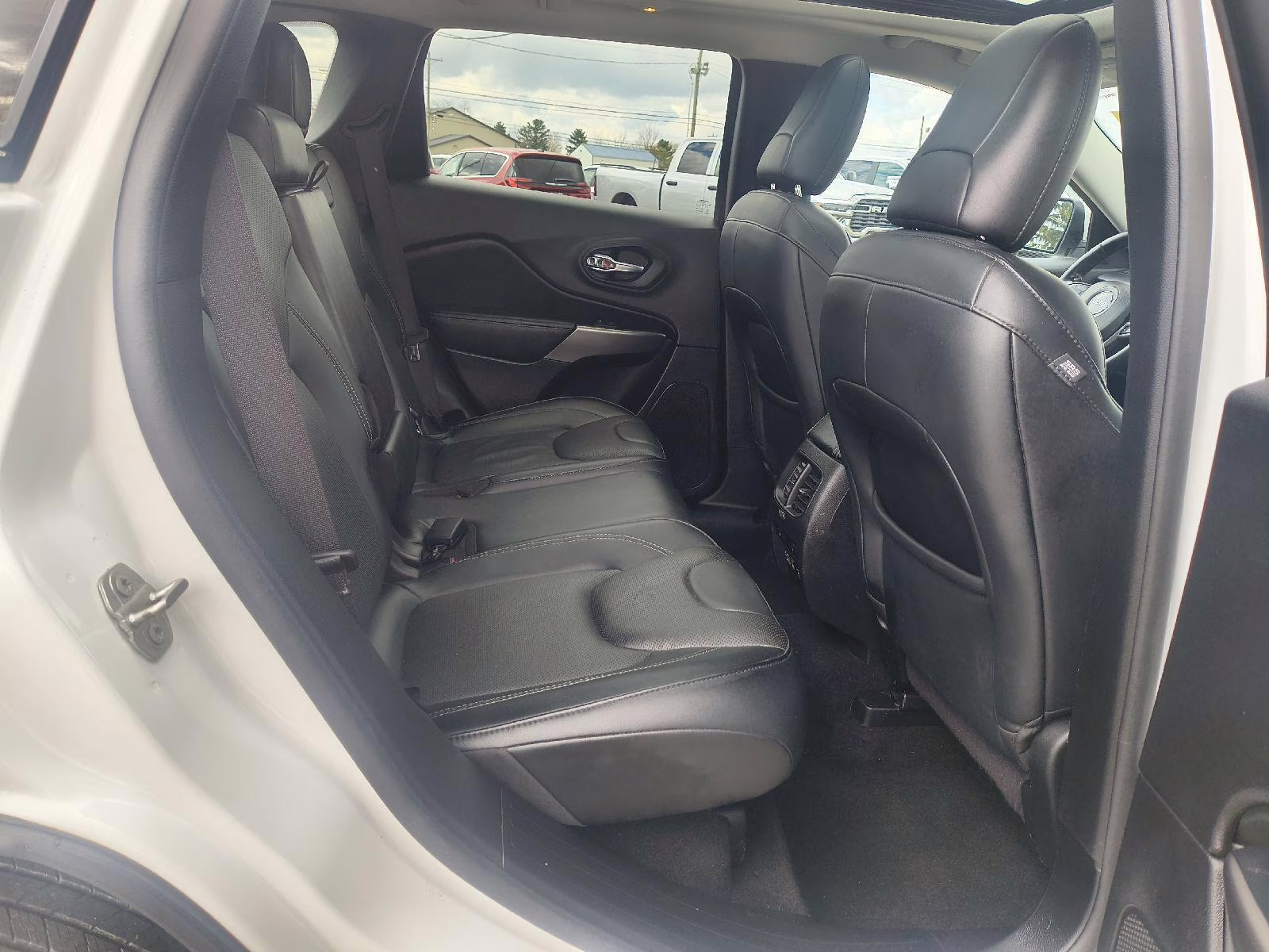 2021 Bright White Clearcoat Jeep Cherokee Limited 4X4 SUV