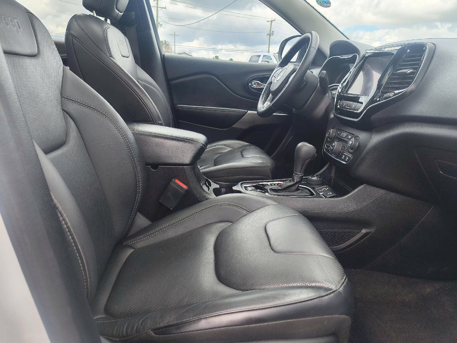 2021 Bright White Clearcoat Jeep Cherokee Limited 4X4 SUV