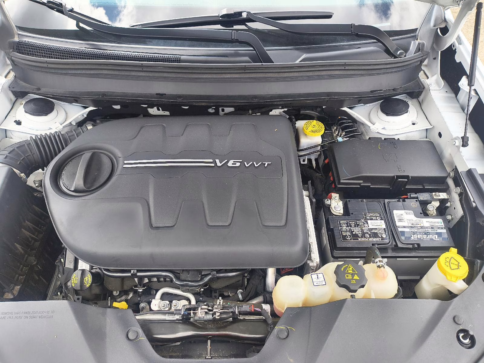 2021 Bright White Clearcoat Jeep Cherokee Limited 4X4 SUV