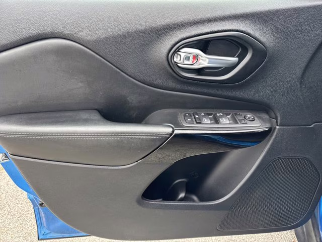 2023 Hydro Blue Pearlcoat Jeep Cherokee Altitude Lux 4X4 SUV