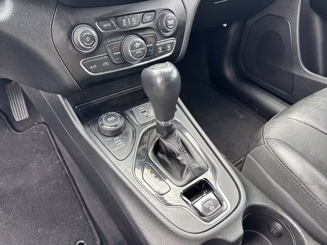 2023 Hydro Blue Pearlcoat Jeep Cherokee Altitude Lux 4X4 SUV