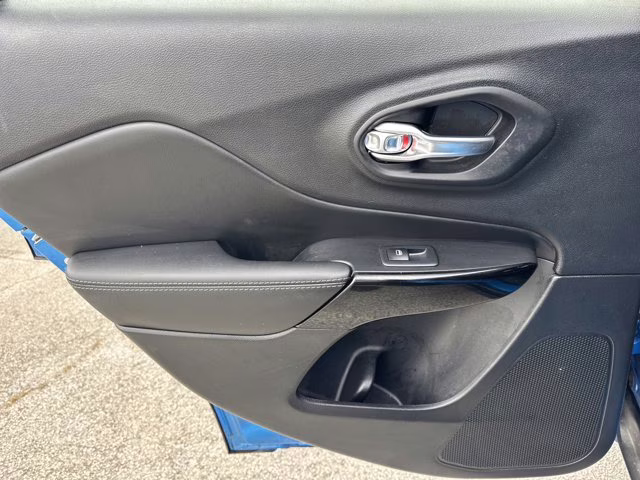 2023 Hydro Blue Pearlcoat Jeep Cherokee Altitude Lux 4X4 SUV