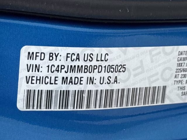 2023 Hydro Blue Pearlcoat Jeep Cherokee Altitude Lux 4X4 SUV