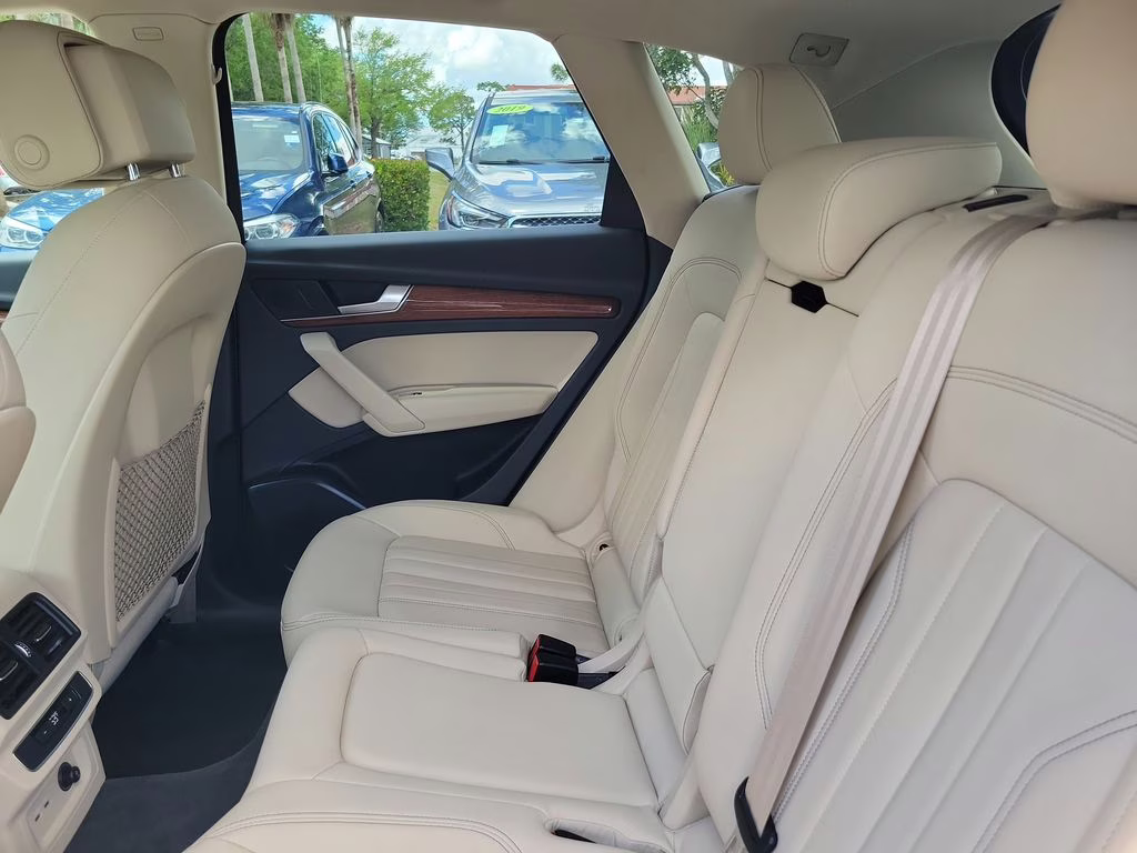 2021 Glacier White Metallic Audi Q5 Premium AWD SUV