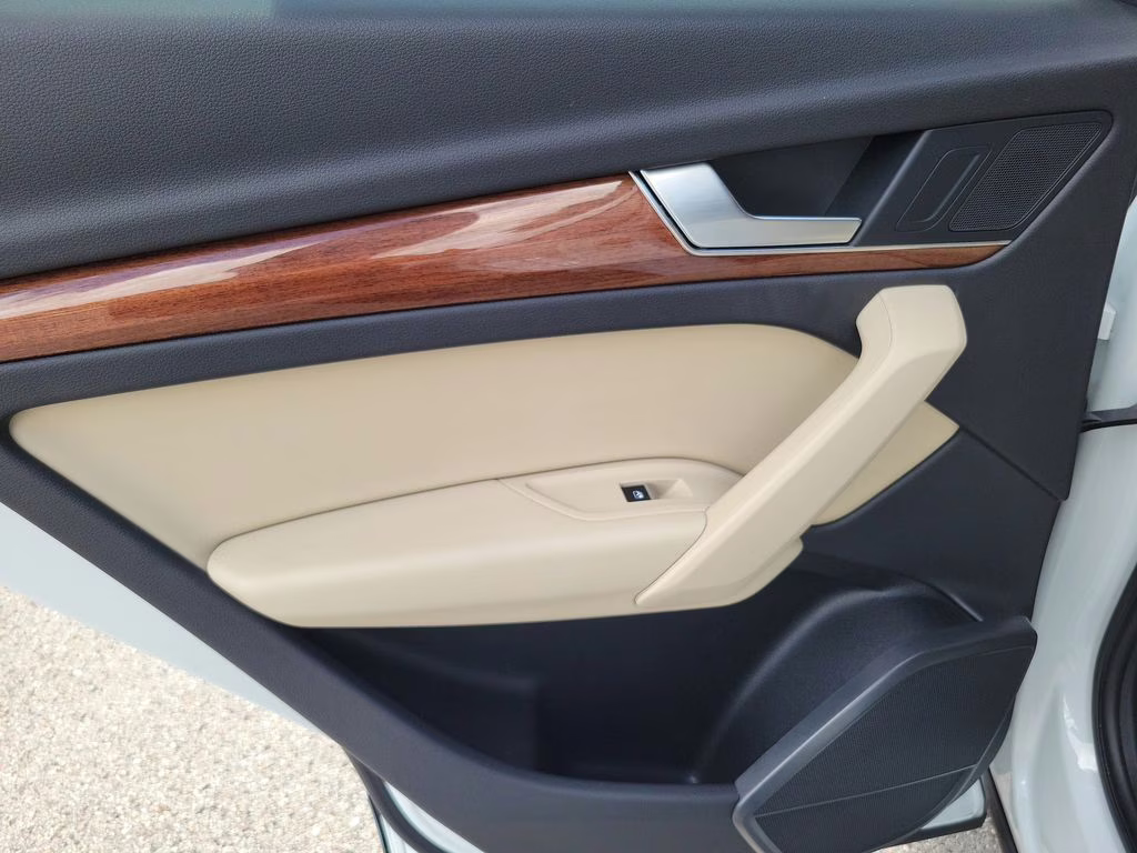 2021 Glacier White Metallic Audi Q5 Premium AWD SUV