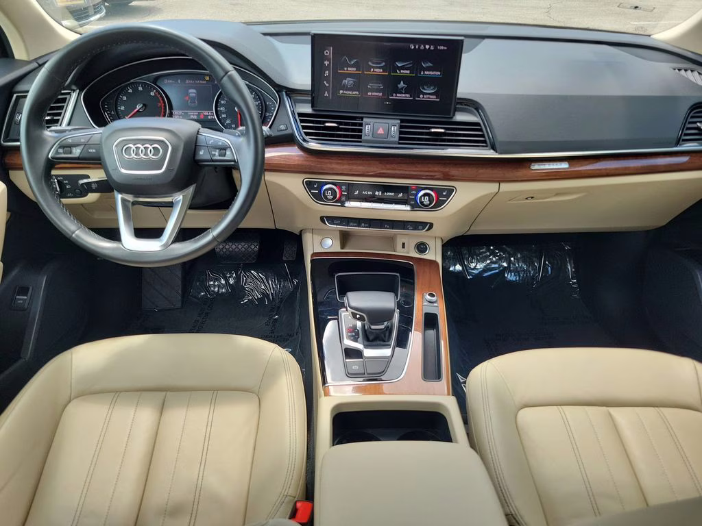 2021 Glacier White Metallic Audi Q5 Premium AWD SUV