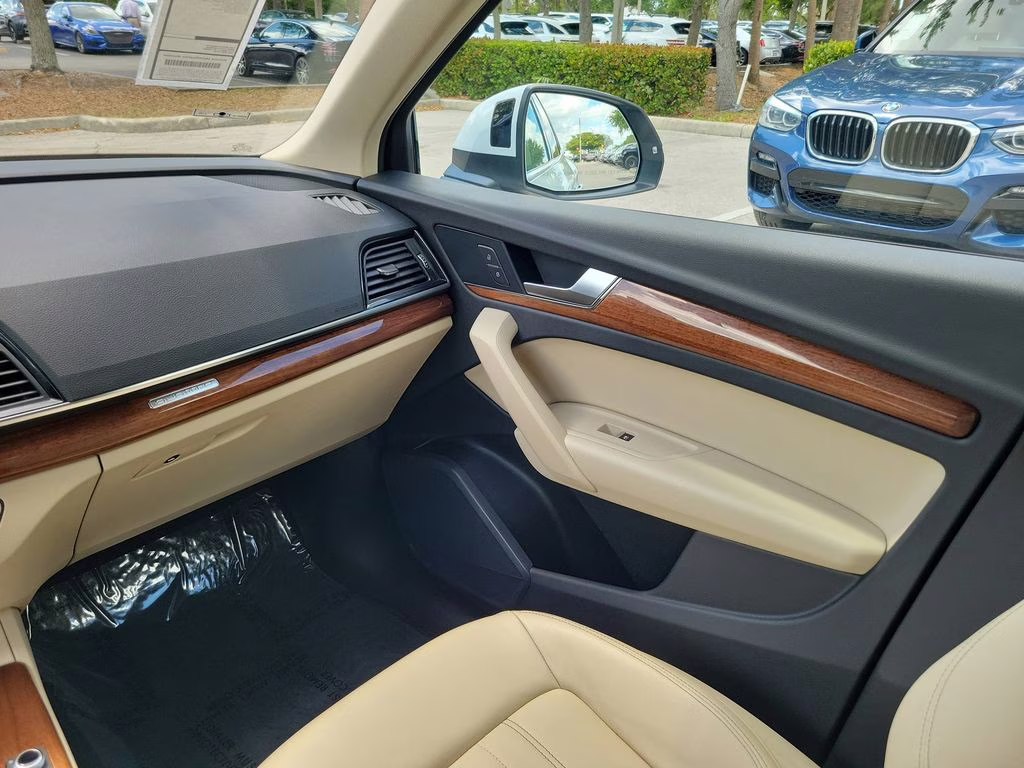 2021 Glacier White Metallic Audi Q5 Premium AWD SUV