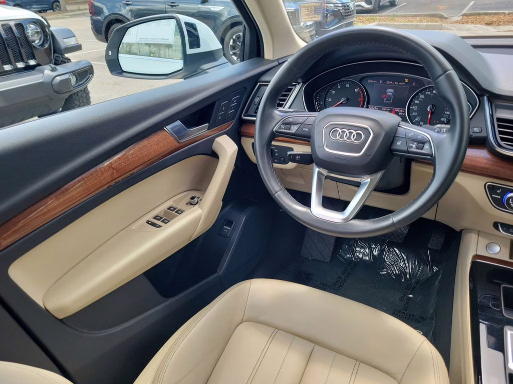 2021 Glacier White Metallic Audi Q5 Premium AWD SUV