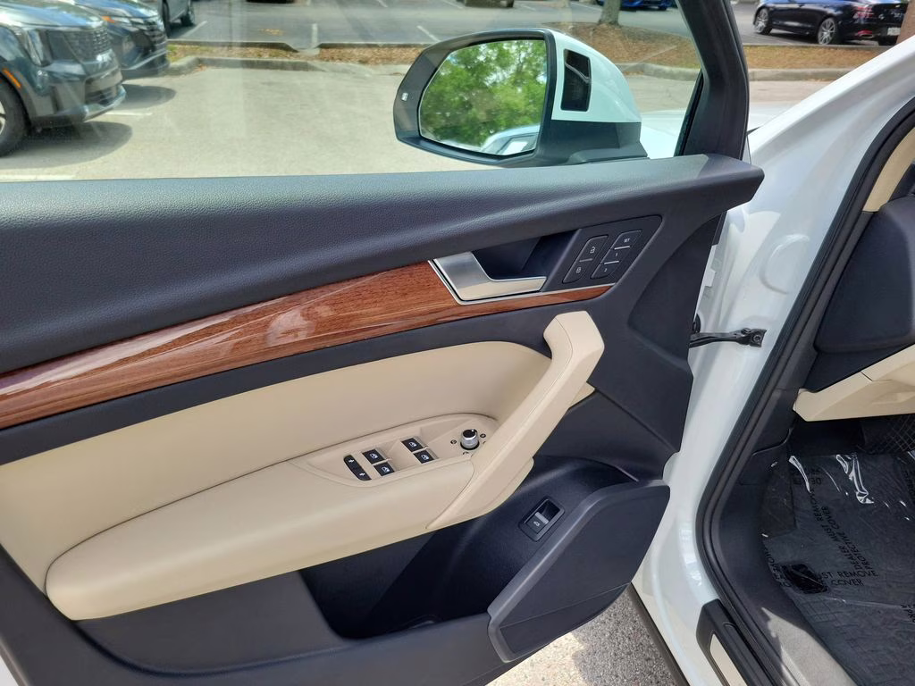 2021 Glacier White Metallic Audi Q5 Premium AWD SUV