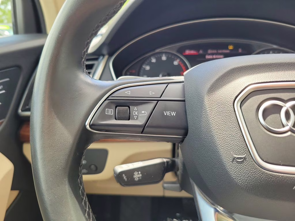 2021 Glacier White Metallic Audi Q5 Premium AWD SUV