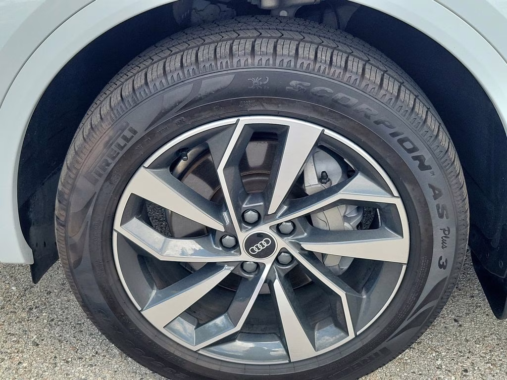 2021 Glacier White Metallic Audi Q5 Premium AWD SUV