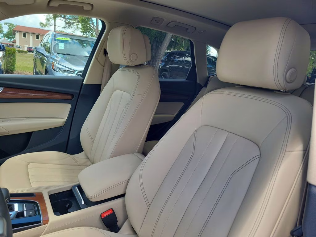 2021 Glacier White Metallic Audi Q5 Premium AWD SUV