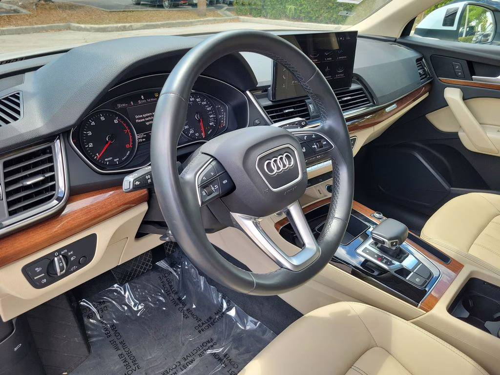 2021 Glacier White Metallic Audi Q5 Premium AWD SUV