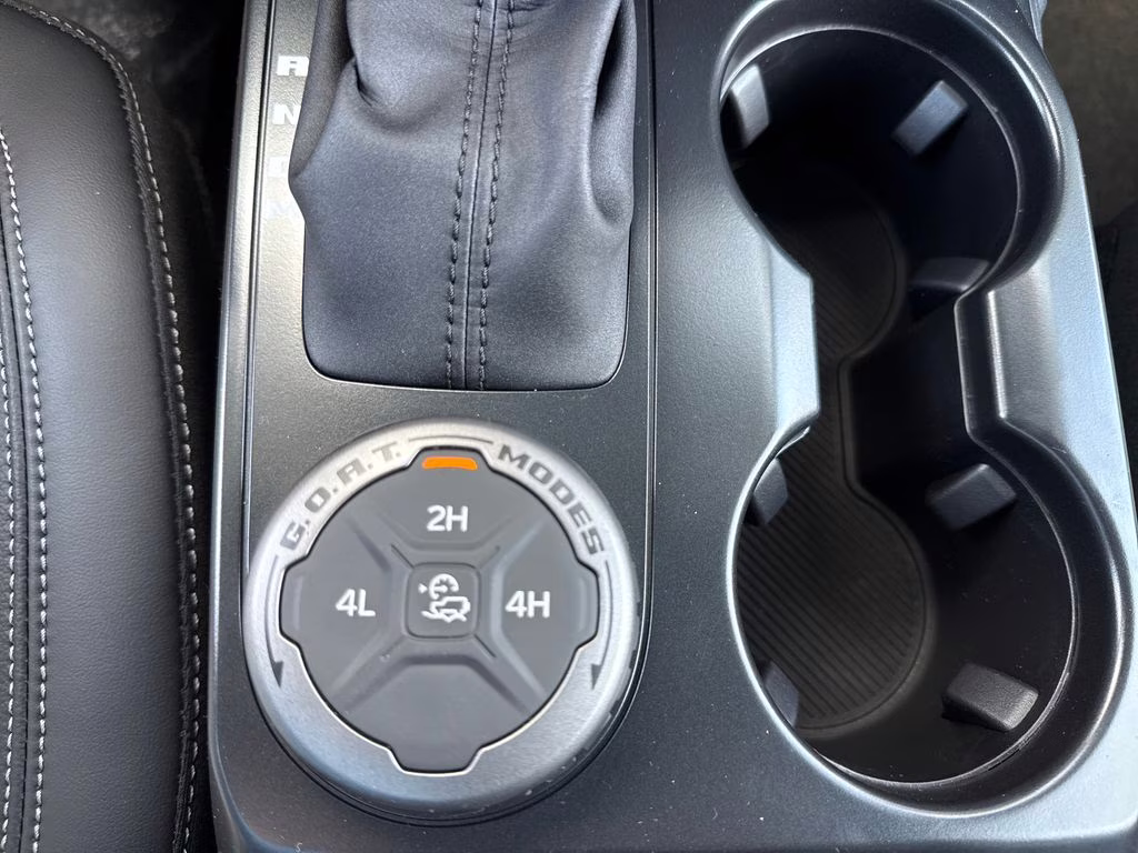 2026 Avalanche Gray Ford Bronco Outer Banks 4X4 SUV