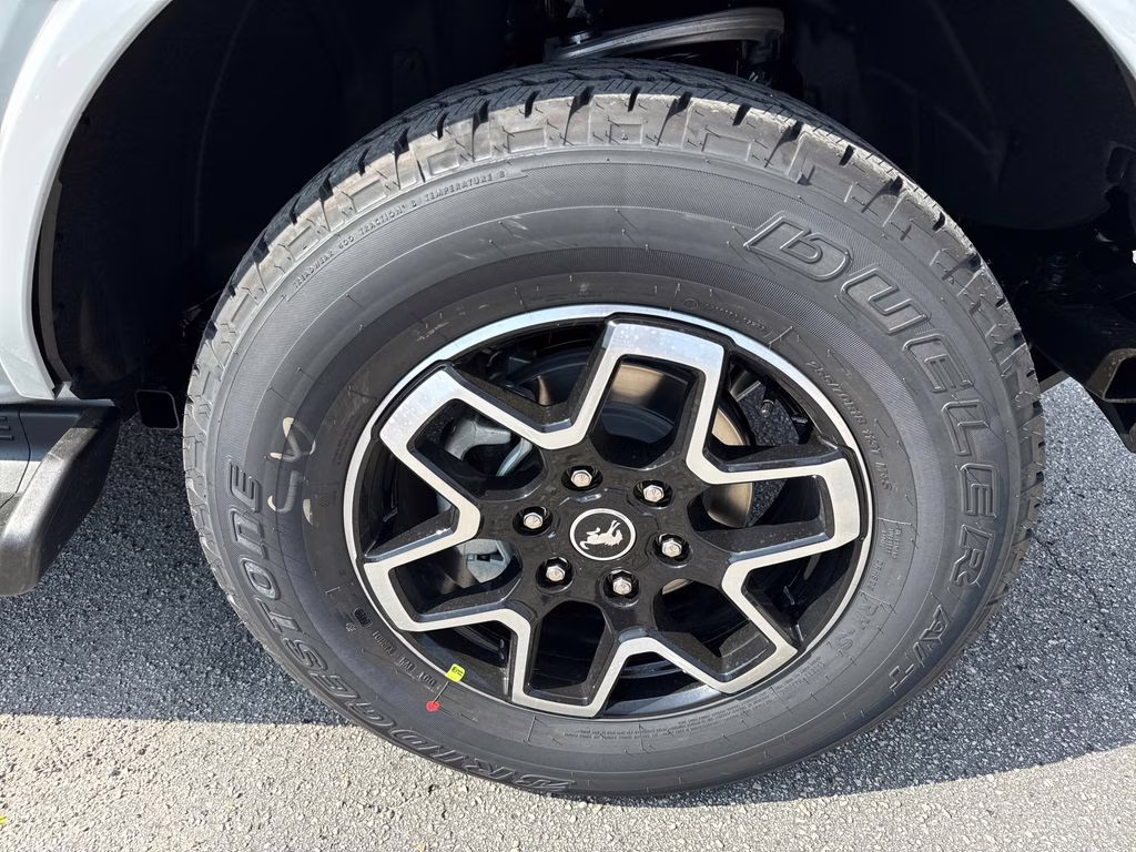 2026 Avalanche Gray Ford Bronco Outer Banks 4X4 SUV