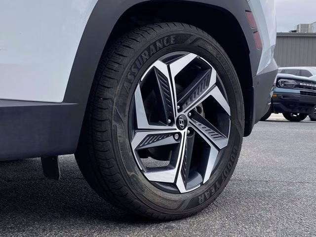 2022 Quartz White Hyundai Tucson Limited FWD SUV