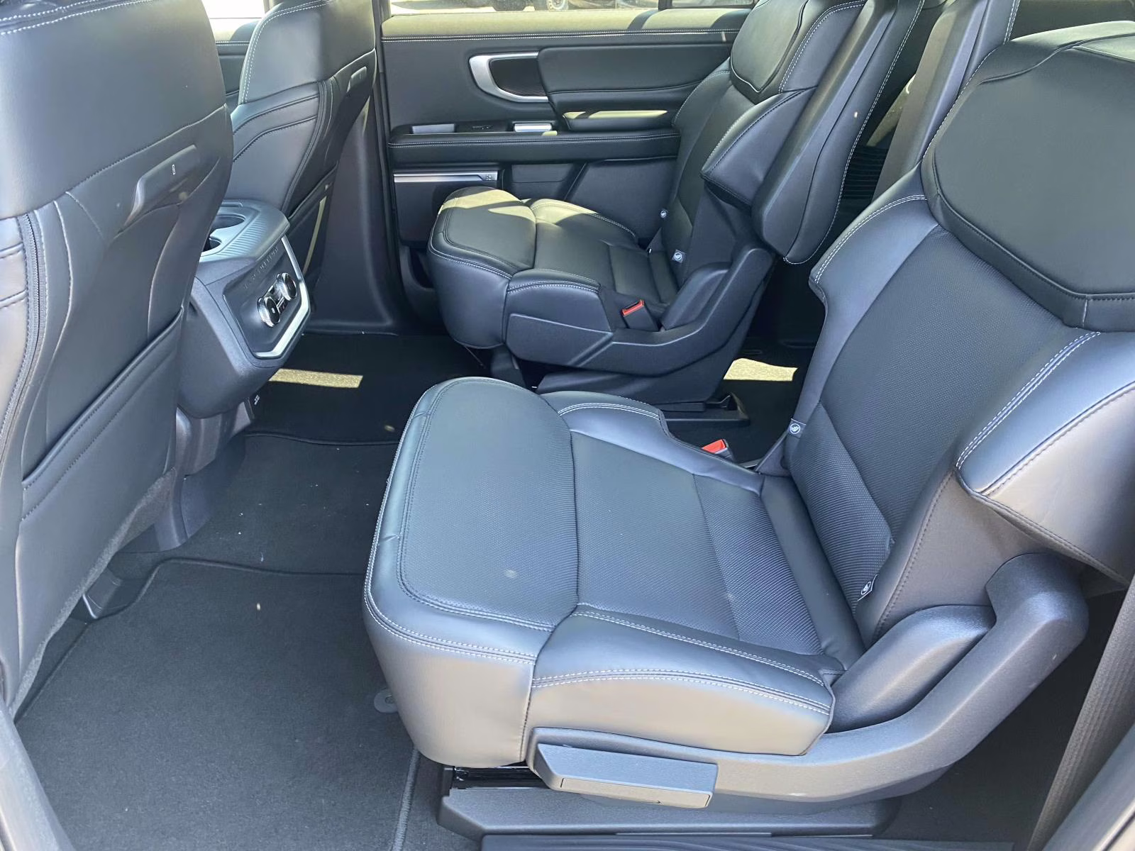 2026 Black Metallic Ford Expedition Max Platinum 4X4 SUV