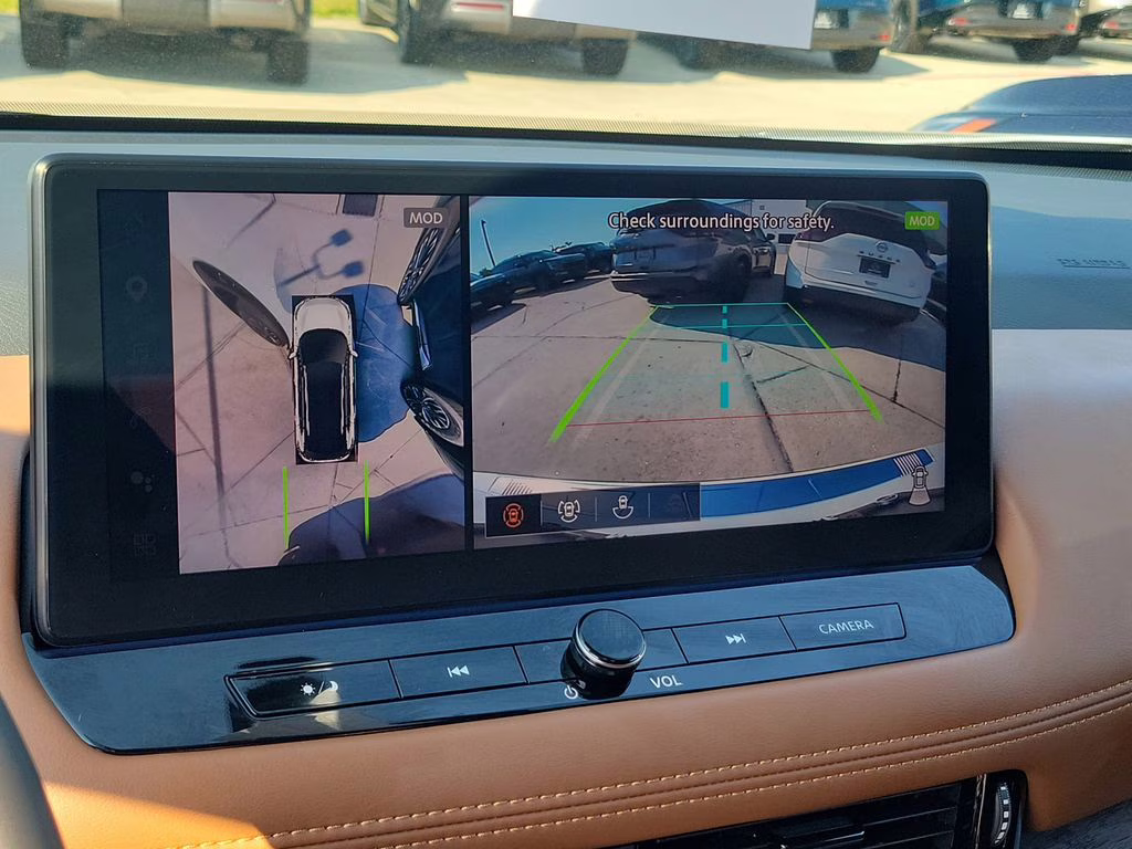 2026 Everest White Pearl/Super Black Nissan Rogue Platinum AWD SUV