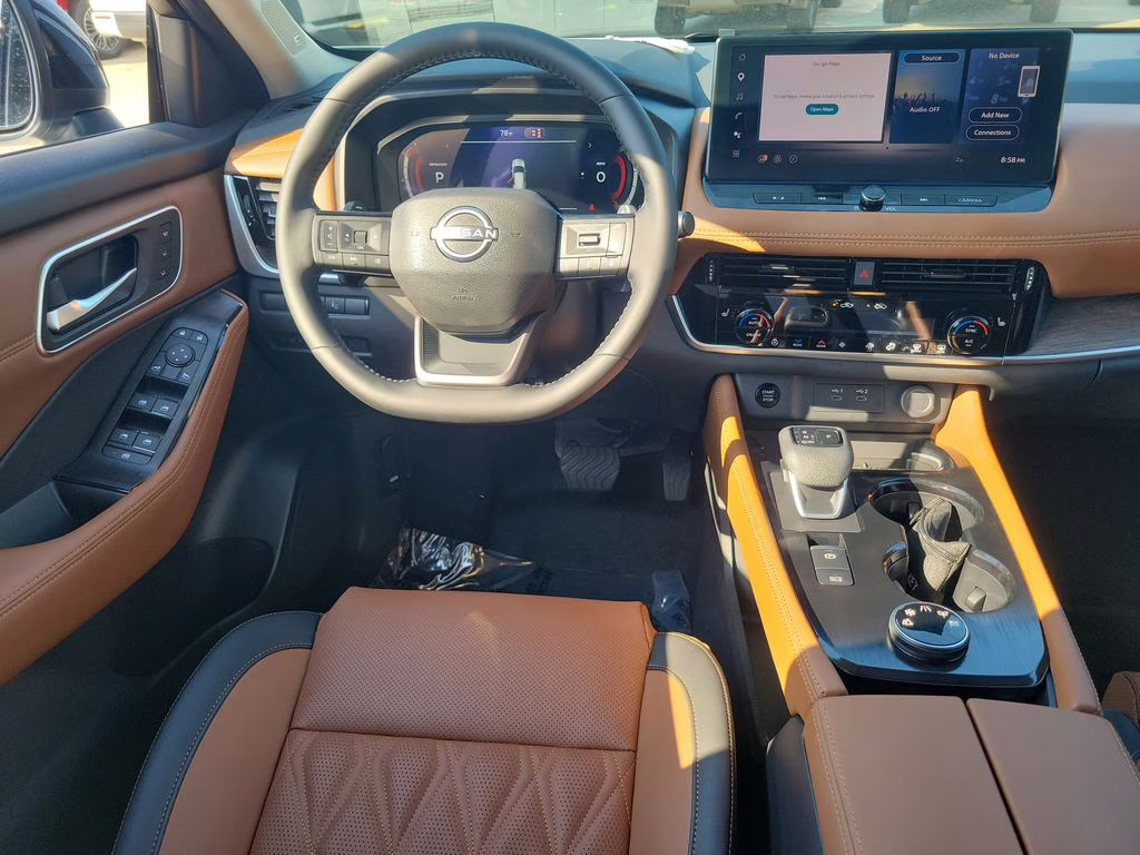 2026 Everest White Pearl/Super Black Nissan Rogue Platinum AWD SUV
