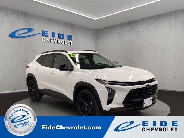 2025 Summit White Chevrolet Trax ACTIV FWD SUV