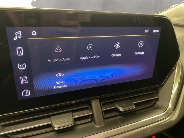 2025 Summit White Chevrolet Trax ACTIV FWD SUV