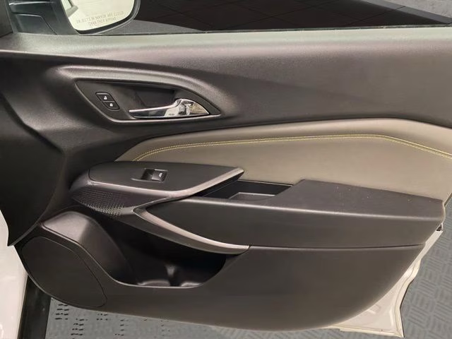 2025 Summit White Chevrolet Trax ACTIV FWD SUV