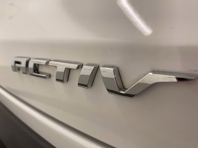 2025 Summit White Chevrolet Trax ACTIV FWD SUV