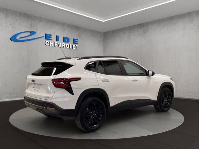 2025 Summit White Chevrolet Trax ACTIV FWD SUV