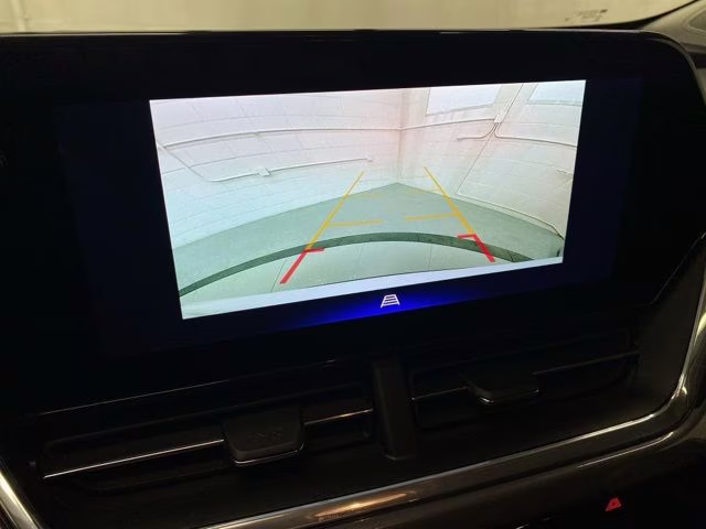 2025 Summit White Chevrolet Trax ACTIV FWD SUV