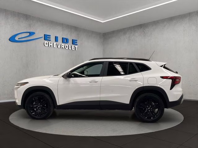 2025 Summit White Chevrolet Trax ACTIV FWD SUV