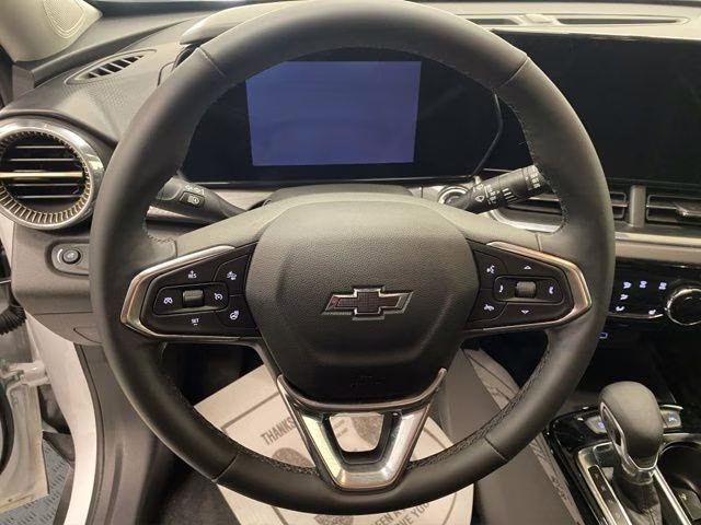 2025 Summit White Chevrolet Trax ACTIV FWD SUV