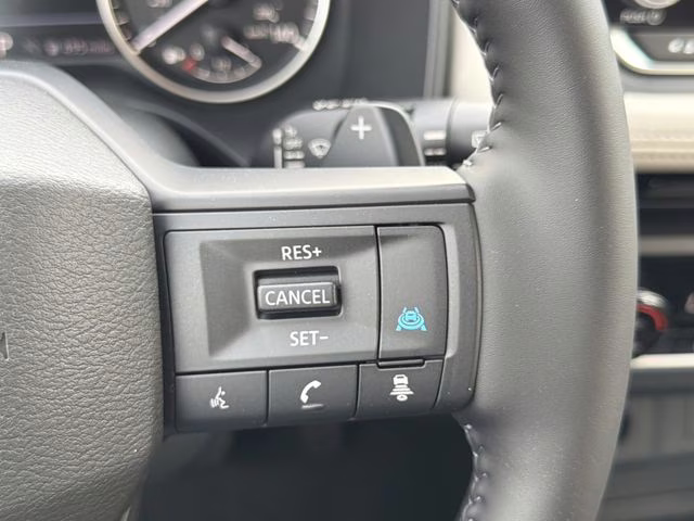 2026 Everest White Pearl Tricoat Nissan Rogue Dark Armor AWD SUV