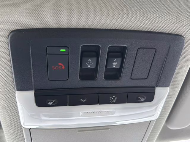 2026 Everest White Pearl Tricoat Nissan Rogue Dark Armor AWD SUV