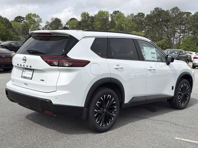 2026 Everest White Pearl Tricoat Nissan Rogue Dark Armor AWD SUV
