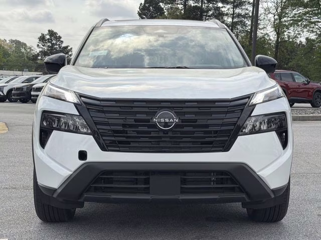 2026 Everest White Pearl Tricoat Nissan Rogue Dark Armor AWD SUV