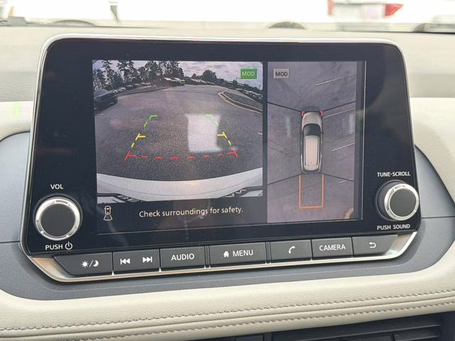 2026 Everest White Pearl Tricoat Nissan Rogue Dark Armor AWD SUV