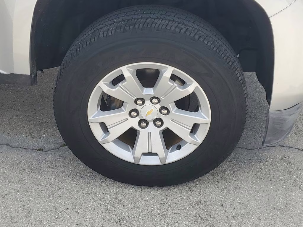 2015 Silver Ice Metallic Chevrolet Colorado LT RWD Truck