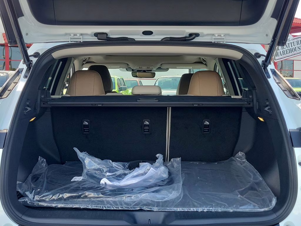2026 Everest White Pearl Tricoat Nissan Murano Platinum AWD SUV