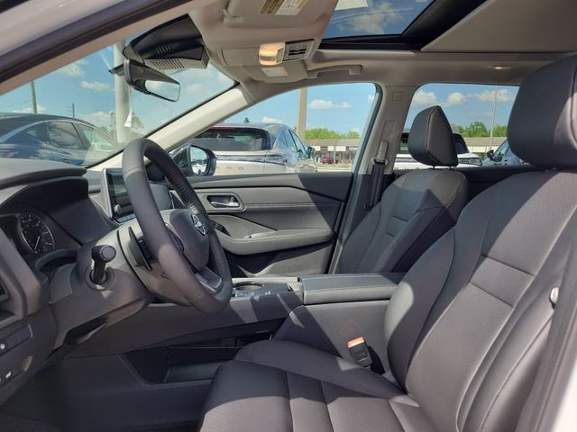 2026 Everest White Pearl Tricoat Nissan Rogue Dark Armor FWD SUV
