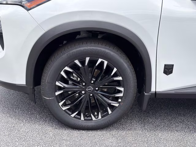 2026 Everest White Pearl Tricoat Nissan Rogue Dark Armor FWD SUV