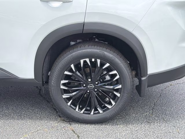 2026 Everest White Pearl Tricoat Nissan Rogue Dark Armor FWD SUV