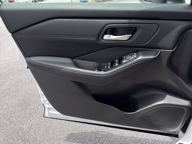 2026 Everest White Pearl Tricoat Nissan Rogue Dark Armor FWD SUV