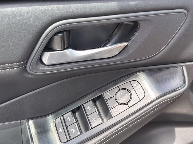 2026 Everest White Pearl Tricoat Nissan Rogue Dark Armor FWD SUV